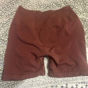 Alphalete Women's maroon biker shorts
